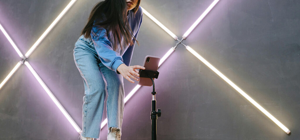 Wie man Werbung kennzeichnet auf Instagram, Tik Tok und Facebook. Alles erklärt vom Anwalt für Influencer und Social Media Mit Beispielen und Tipps. Rehkatsch Rechtsanwälte